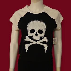 HOT TOPIC Social Collission Black and White Skull Graphic Cropped Baby Tee